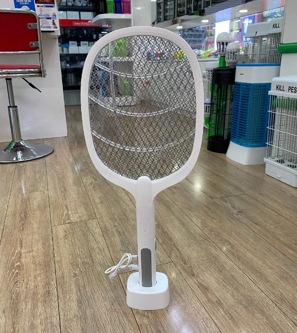 Emirate Traders™ GECKO 2 in 1 Mosquitoes Racket Must have gadget for keeping yourself and Family from Dengue